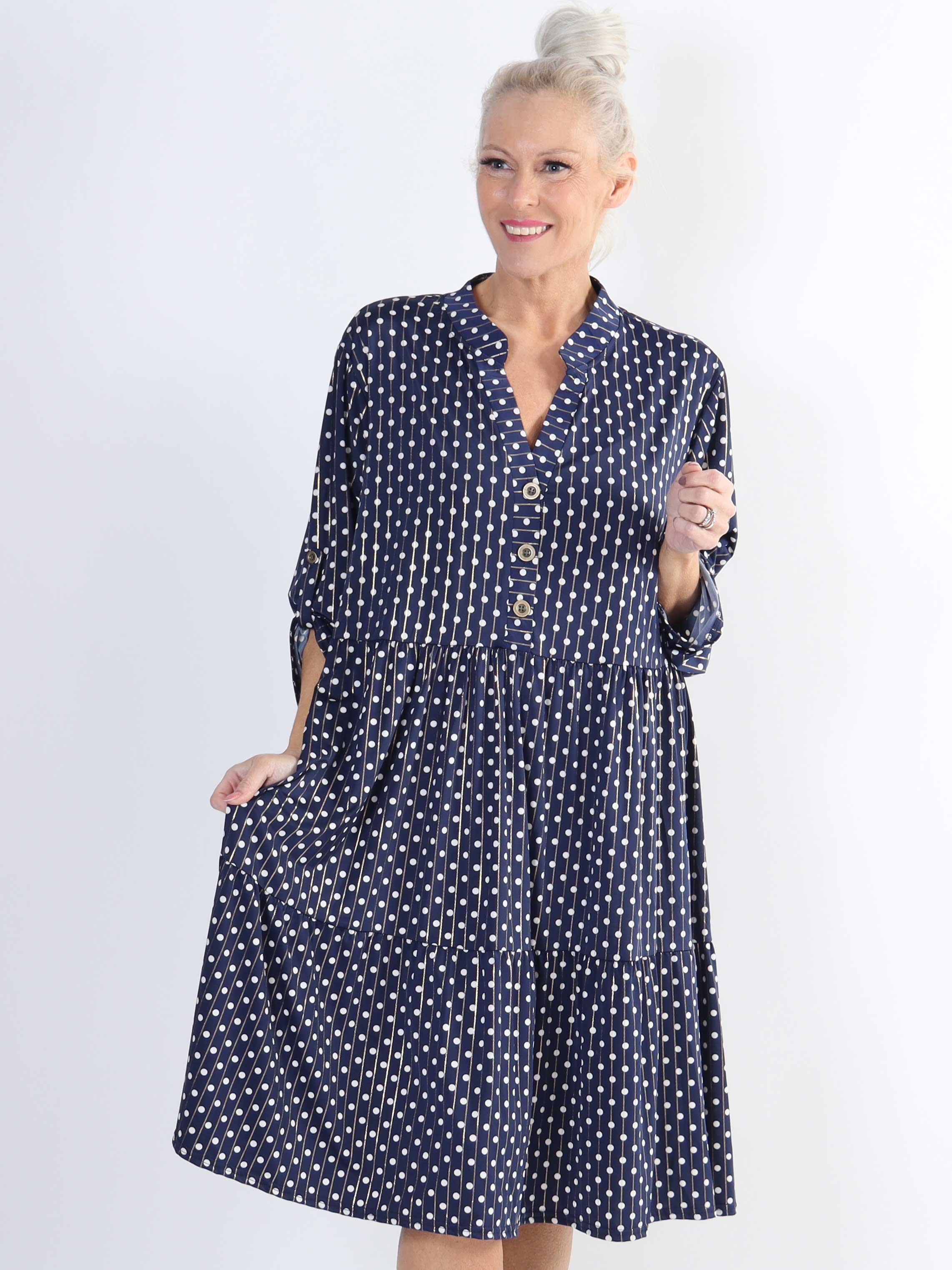 Milano Dot Midi - Plus size kjole med prikker og lag på lag look